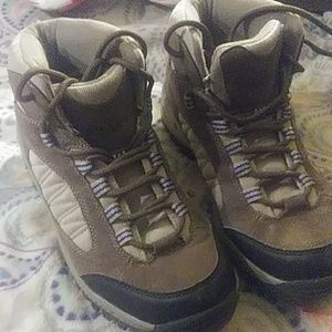 Denalli. Hiking hi tops great shape. Size 8.5